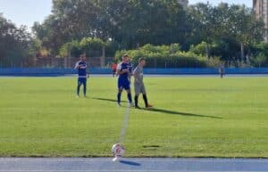 ФК Ямбол победи Загорец Нова Загора с 2:0 и се класира в основната фаза на Купата на България ФК Ямбол отстрани Загорец Нова Загора в областен финал за Купата на България, след като победи съперника с 2:0. Ямболии се присъединяват към основната фаза на турнира и вече очакват жребия и следващия си съперник от Втора лига. В 9-ата минута Георги Динков изведе домакините напред след изпълнение на пряк свободен удар и последвало разбъркване в наказателното поле на Загорец Нова Загора. Първото полувреме завърши при този резултат.