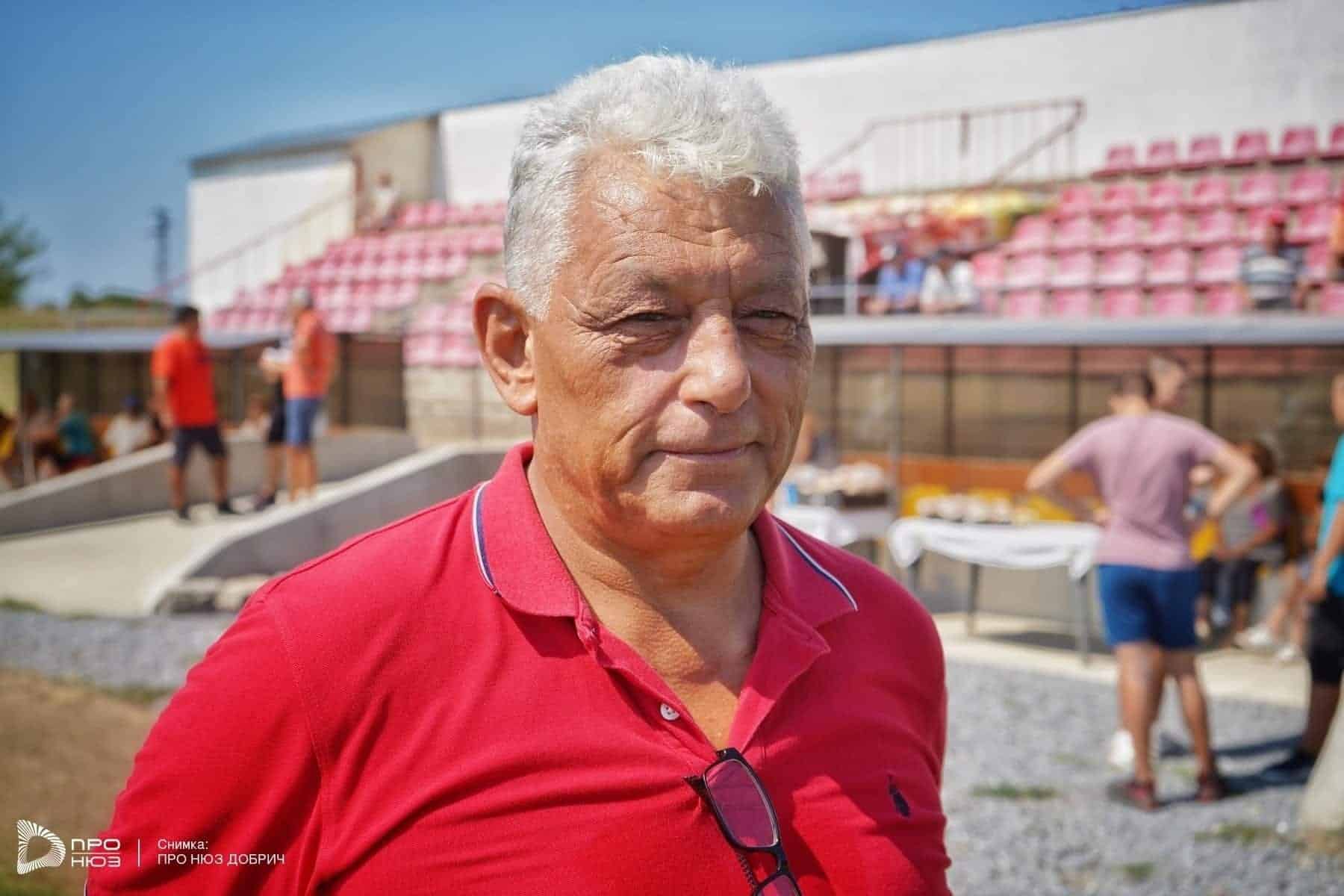 Диан Георгиев, председател на Управителния съвет на ФК Рилци (Добрич), коментира последния двубой на отбора и предстоящата тежка програма. В петия кръг добричлии загубиха с 2:4 при визитата си на Септември (Драгоево), въпреки доброто си представяне. „Резултатът не отразява реално. Головете за 1:1 и 3:2 паднаха веднага след нашите попадения. През второто полувреме имахме положения, но не успяхме да ги вкараме. Теренът беше много зле, което не го казвам като оправдание, но повлия при третото им попадение. Иначе двубоят си беше равностоен.“, каза Георгиев за официалния сайт на клуба, изработен по инициативата Дигитален Спорт на Букмейкър Рейтинги. Поражението сложи край на серията от три поредни успеха, а след това за Рилци предстоят сблъсъци със съперници от челните позиции в таблицата. „Сега започва тежка серия. Идват Лудогорец, отиваме на Попово, идват Балчик. Но това е програмата, трябва да се мине през всеки. Ще опитаме да се борим. На собствен терен и стените помагат. А и не е като миналия сезон да сме в оскъден състав. Сега имаме достатъчно футболисти. Мисля, че ще сборим, пък нека по-добрият да победи.“, каза още Диан Георгиев.