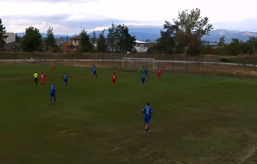 ФК Банско победи ФК Кюстендил с 3:0 в 9 кръг на Югозападната Трета лига ФК Банско постигна убедителна победа с класическото 3:0 при гостуването си на ФК Кюстендил в среща от 9 кръг на Югозападната Трета лига. Два гола за победителите отбеляза Георги Фикийн, а третото попадение беше дело на Павел Головодов. На полувремето банскалии водеха с 1:0 след изключителен гол на Фикийн. Той получи топката вдясно в наказателното поле и с мощен шут проби мрежата — топката дори се озова в огражденията зад вратата. През второто полувреме Фикийн удвои резултата, а крайното 3:0 реализира влезлият като резерва Павел Головодов. Бившият футболист на ЦСКА се разписа от близко разстояние, след като бе оставен непокрит почти сам срещу вратаря на домакините.