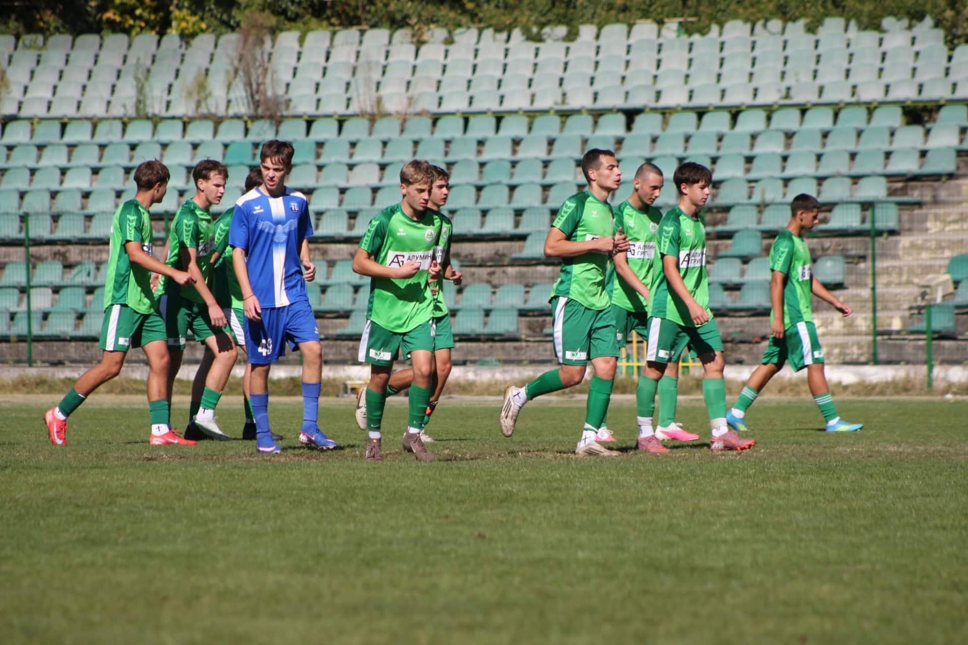 Пирин Гоце Делчев (U17) победи Пирин (Разлог) с 4:1 Юношеският отбор на Пирин Гоце Делчев (U17) надделя над Пирин (Разлог) с 4:1 в мач от първенството за юноши младша възраст – Зона Кюстендил. Старши треньор на тима е Виктор Шишков. Домакините решиха до голяма степен изхода на срещата още преди почивката. За победата се разписаха Константин Попов, Лазар Лясков, Йосиф Стефанов и Димитър Мигдин. Поздравяваме целия отбор и техния треньор и им пожелаваме мъжки "битки" и все повече успехи.
