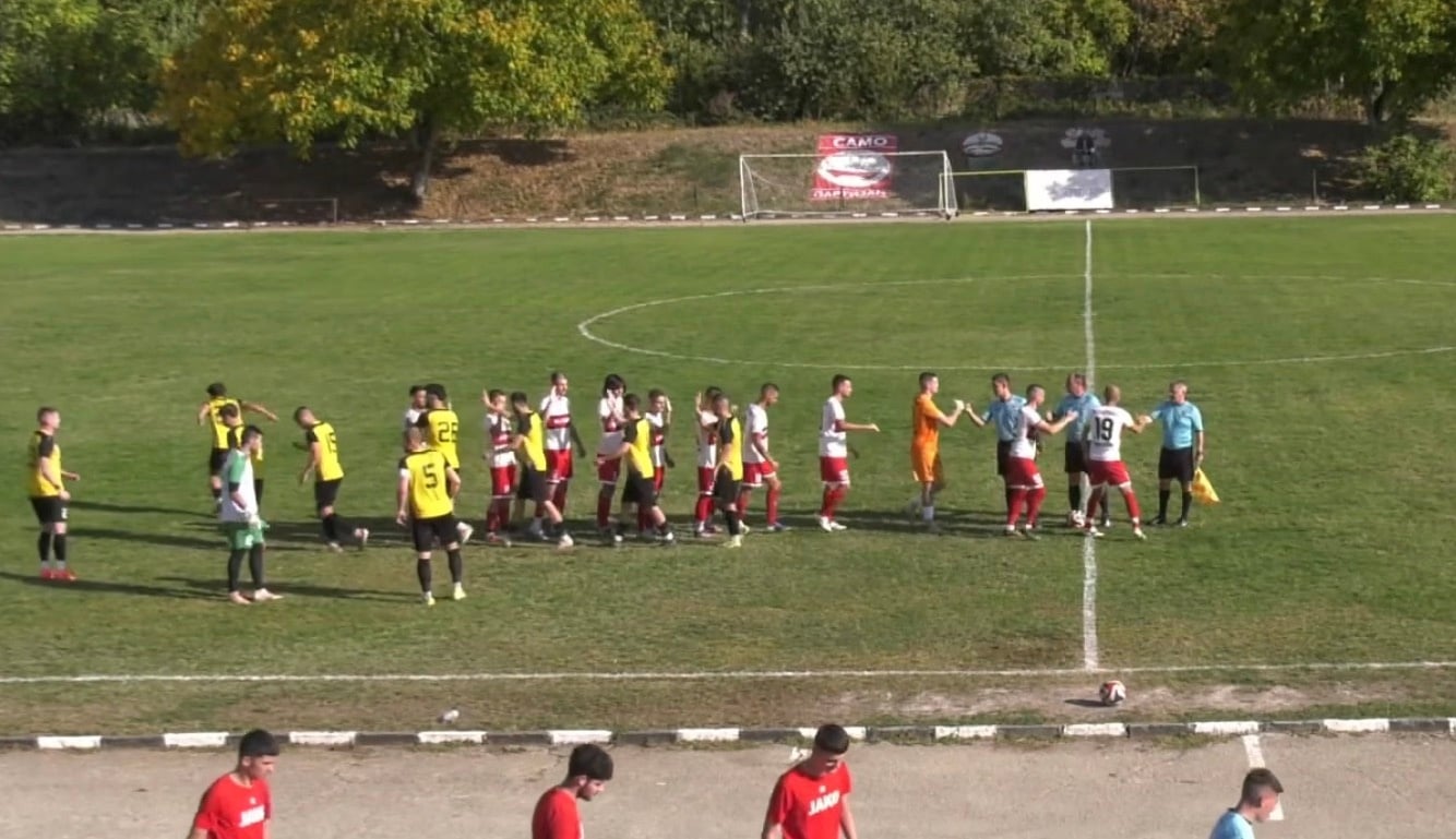 Партизан (Червен бряг) победи ОФК Павликени с 2:0 ОФК Павликени загуби с 0:2 като гост на Партизан (Червен бряг) в мач от осмия кръг на Северозападната Трета лига. Откриващото попадение падна в 14-ата минута след дистанционен шут на Васил Тошев. След гола тимът на Димо Атанасов владееше инициативата и търсеше изравняване. В 30-ата минута капитанът Йордан Йорданов пропусна отлична възможност — неговият пряк свободен удар беше избит в корнер от вратаря на „партизаните“ Мартин Цветанов. През втората част гостите имаха свои положения, но не успяха да ги реализират, а в 80-ата минута Иван Кирилов направи резултата 2:0 в полза на домакините. В следващия, девети кръг, Павликени ще бъде домакин на Етър II (Велико Търново) в събота, 17 октомври, от 16:00 часа.