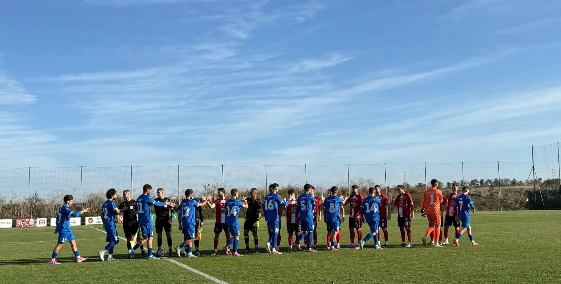 Черноморец (Балчик) победи ФК Рилци (Добрич) с 3:0 Черноморец (Балчик) се завърна на победния път в Североизточната Трета лига, след като спечели с 3:0 при гостуването си на ФК Рилци (Добрич) в отложена среща от осмия кръг. Още в 7-ата минута Мартин Янакиев даде преднина на шампионите след асистенция на Ивайло Попов. В 59-ата минута Йоан Киров удвои аванса след подаване на Янакиев. Само три минути по-късно Мартин Янакиев отново бе във вихъра си и оформи крайното 3:0 след пас на Иван Жечков. В събота Черноморец ще изиграе трети мач в рамките на шест дни, когато приема Септември (Тервел) в среща от 11-ия кръг на първенството с начален час 14:00.