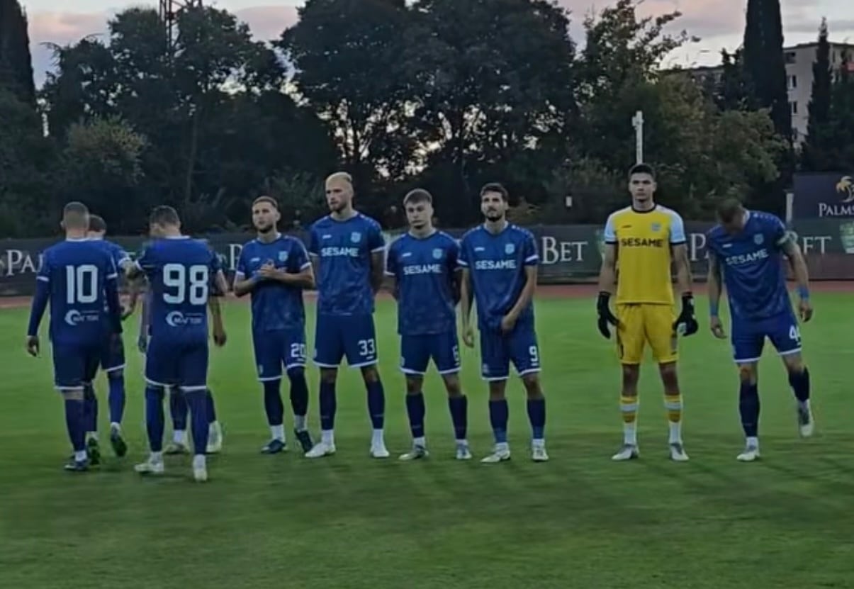 Берое победи Рилски спортист с 3:1 Рилски спортист (Самоков) загуби с 1:3 визитата си на Берое (Стара Загора) от 13-ия кръг на MrBit Втора лига. Това е първо шампионатно поражение за „скиорите“ от над месец и половина. В 10-ата минута Запро Динев изведе заралии напред, но минута преди края на първото полувреме Георги Божилов изравни. В 63-ата минута Христо Митев отбеляза втори гол за Берое, а в добавеното време Запро Динев оформи крайния резултат. В следващия си мач Рилски спортист е домакин на втория във временното класиране Вихрен (Сандански) в петък, 30-ти октомври, от 14:15 часа. Двубоят ще бъде излъчен на живо по Диема спорт.