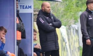 Черноморец (Балчик) победи Септември (Тервел) с 2:0 Черноморец (Балчик) записа победа с 2:0 срещу Септември (Тервел) в мач, който се игра вчера. Старши треньорът Ивайло Станчев коментира представянето на тима след срещата. „Хубава победа. От първата до последната минута създавахме голови положения. Още в началото на мача можехме да поведем“, каза Станчев. Първият гол падна в 22-ата минута и ще остане в паметта на феновете. „Иван Томов вкара страхотен гол от пряк свободен удар. Той умее да изпълнява тези удари, постоянно го насърчаваме да опитва и сме щастливи, че точно днес съдбата му се усмихна“, добави младият специалист. През втората част домакините оформят крайния резултат и демонстрират стабилна игра в отбрана. „През второто полувреме затворихме мача с втори гол. Доволен съм, тъй като бяхме солидни и в защита. Не позволихме нито един удар в очертанията на нашата врата, което говори достатъчно за концентрацията на всички играчи по време на двубоя“, каза още наставникът на шампионите. Балчиклии съхраниха две поредни сухи мрежи в рамките на 4 дни и имат общо 6 чисти мрежи в 10 мача от началото на сезона. „Това е още по-важно срещу отбор като Септември, който разполага с много опит и качество в състава си. Гостите опитаха всичко възможно, за да ни се противопоставят по най-добрия начин, и се получи хубав мач за зрителите“, добави Станчев. След интензивния период с 3 мача за 6 дни, отборът ще навлезе в по-нормален цикъл и следващият двубой е в събота, 31-ви октомври, когато Черноморец гостува на новака Девня от 14:00 часа. „Гледаме напред към гостуването на ФК Девня в следващия кръг“, завърши Ивайло Станчев. Снимка: Марияна Върбанова