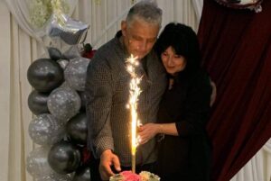 Честит 60-и рожден ден, Диан Георгиев! Днес своя рожден ден празнува председателят на Управителния съвет на ФК Рилци (Добрич) — Диан Георгиев. Денят е още по-значим, защото отбелязва своя 60-годишен юбилей. Във всеки клуб има хора, които са просто част от него, и има такива, които са неговото сърце, душа и двигател. Ти си точно от вторите. Не само ръководиш отбора — ти живееш с него, грижиш се ежедневно и носиш каузата му в сърцето си. Стоиш до тима и в най-трудните мигове, намираш сили когато другите се колебаят, вярваш когато е трудно и никога не забравяш, че футболът е повече от игра — той е приятелство, чест, принадлежност и мисия. ФК Рилци не е просто отбор за теб — той е част от твоето сърце. Всеки, който е работил с теб или е минал през клуба, знае колко ценни са твоята отдаденост, подкрепа и човешко отношение. На този специален ден ти пожелаваме най-вече здраве — защото имаме нужда от теб още дълги години. Пожелаваме ти щастие, обич, спокойствие и много поводи за гордост. Нека близките ти носят радост, а ФК Рилци да ти поднесе още много незабравими емоции, победи и моменти, за които да кажеш с усмивка: „Струваше си!“ Бъди здрав, силен, искрен и все така отдаден на нашата обща кауза! С огромно уважение, признателност и обич — от цялото семейство на ФК Рилци. Респект и уважение! Наздраве за теб и за още много години заедно!