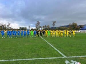 Миньор (Перник) победи ОФК Костинброд с 3:0 ОФК Костинброд загуби с 0:3 при гостуването си на Миньор (Перник) в междинния 14-ти кръг на шампионата. „Сините“ изостанаха още в 8-ата минута, когато Антонио Валериев се възползва от неуредена ситуация в отбраната. В 13-ата Даниел Гогов опита удар към вратата на домакините, но Росен Койчев успя да спаси. След още три минути Светослав Диков направи резултата 2:0, а гостите ответиха с удар с глава на Вилиян Спасов след корнер, който отново бе спънат от Койчев. В 20-ата минута Миньор стигна до трети гол чрез Румен Рангелов. В края на първата част костинбродци пропуснаха още една добра възможност да върнат интригата, но вратарят на Миньор отново бе на правилното място. През втората част чисти положения липсваха. В 90-ата минута Даниел Гогов имаше шанс за почетно попадение, но ударът му попадна право в ръцете на Росен Койчев. В събота, 31-ви октомври, Костинброд се завръща на своя стадион, където вече има две впечатляващи победи. Тимът посреща втория в класирането Банско от 14:00 часа.