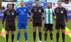 Рилски спортист и Вихрен завършиха 0:0 в Самоков Рилски спортист (Самоков) завърши при резултат 0:0 срещу Вихрен (Сандански) в мач от 14-ия кръг на MrBit Втора лига. Този реми оставя „скиорите“ с едно поражение в последните пет шампионатни срещи, а гостите благодарение на точката временно заемат първото място в класирането. Първата чиста ситуация в двубоя дойде в осмата минута, когато Георги Божилов бе изведен сам срещу вратаря на Вихрен, но пропусна. В 24-ата минута Преслав Йорданов намери очертанията на вратата с точен удар, който обаче бе спасен от Ивайло Неделчев. През втората част Рилски спортист натисна повече и създаде няколко голови положения, но не успя да ги реализира. В следващия си мач от 15-ия кръг Рилски спортист гостува на дубъла на ЦСКА. Срещата е в понеделник, 9 ноември, от 14:30 часа.