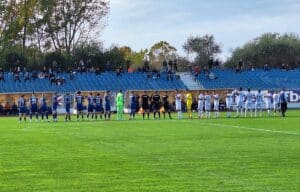 ОФК Несебър загуби у дома с 1:2 от Черноморец (Бургас) ОФК Несебър загуби с 1:2 домакинството си на един от лидерите във Втора лига – Черноморец (Бургас), в мач от 14 кръг на Втора лига. Още в 9-ата минута домакините излязоха напред в резултата след точно изпълнена дузпа от Кристиян Парашкевов. Така завърши и първото полувреме. Гостите изравниха за 1:1 в 77-ата минута след гол на Живко Петков. В рамките на няколко минути отново Живко Петков реализира за 2:1, с което донесе победата на „акулите“ от Бургас.
