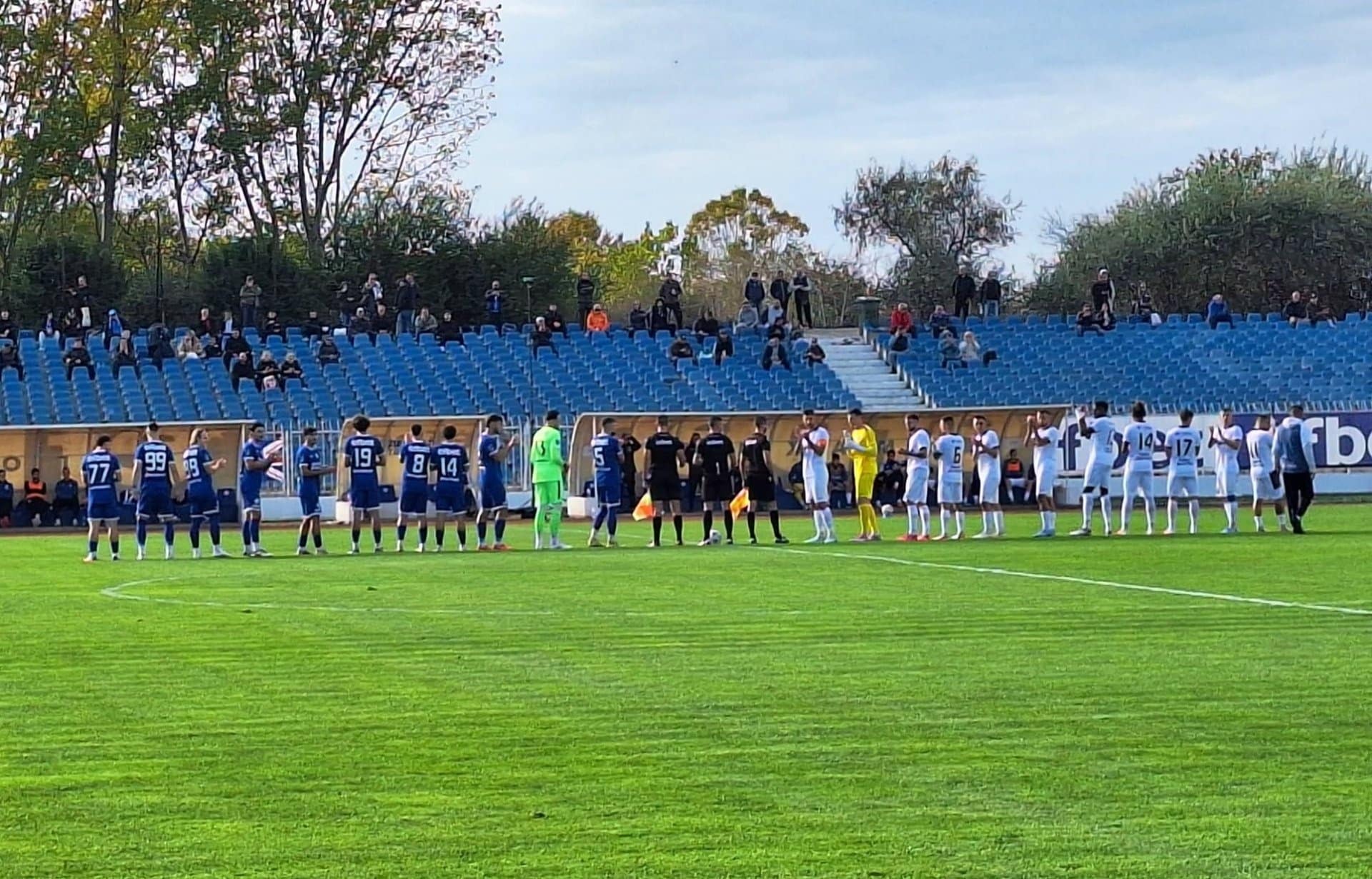 ОФК Несебър загуби у дома с 1:2 от Черноморец (Бургас) ОФК Несебър загуби с 1:2 домакинството си на един от лидерите във Втора лига – Черноморец (Бургас), в мач от 14 кръг на Втора лига. Още в 9-ата минута домакините излязоха напред в резултата след точно изпълнена дузпа от Кристиян Парашкевов. Така завърши и първото полувреме. Гостите изравниха за 1:1 в 77-ата минута след гол на Живко Петков. В рамките на няколко минути отново Живко Петков реализира за 2:1, с което донесе победата на „акулите“ от Бургас.