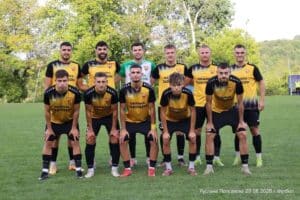 ОФК Павликени завърши 2:2 като домакин срещу шампиона Локомотив (Мездра) в мач от 11-ия кръг на Северозападната Трета лига. Валдемар Асенов откри резултата от дузпа в 30-ата минута, а десет минути по-късно той направи резултата 2:0. Борислав Стоянов намали за Павликени в 67-ата минута, а скоро след това Виктор Иванов бе изгонен, оставяйки „железничарите“ с човек по-малко — ситуация, която даде възможност на тима на Димо Атанасов да търси обрат. В 80-ата минута Кристиян Дечев бе най-съобразителен при разбъркване в наказателното поле и изравни резултата. До края домакините имаха шанс да обърнат мача, въпреки че в последните минути техният капитан Йордан Йорданов също получи червен картон. В следващия кръг Павликени гостува на дубъла на Спартак (Плевен) в събота, 7-ми ноември, от 14:30 часа.